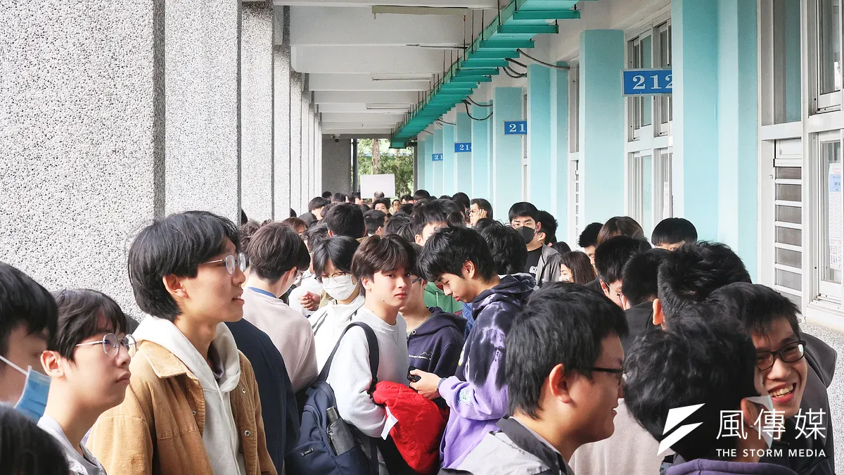 當「不需負責」的文化在校園持續放任,十年後的社會代價將逐漸浮現:不習慣自律,制度只好越來越僵硬;不習慣面對壓力,組織便以更嚴格控制降低風險。(資料照,柯承惠攝)