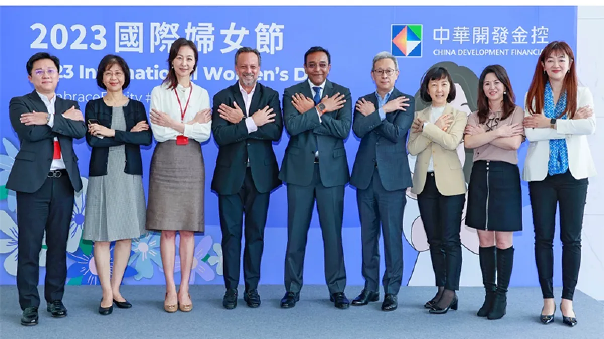 開發金控歡慶國際婦女節,持續為員工打造多元尊重的職場文化,無論性別、國籍、年齡,每位員工都是企業邁向永續的關鍵夥伴。圖片來源/開發金控