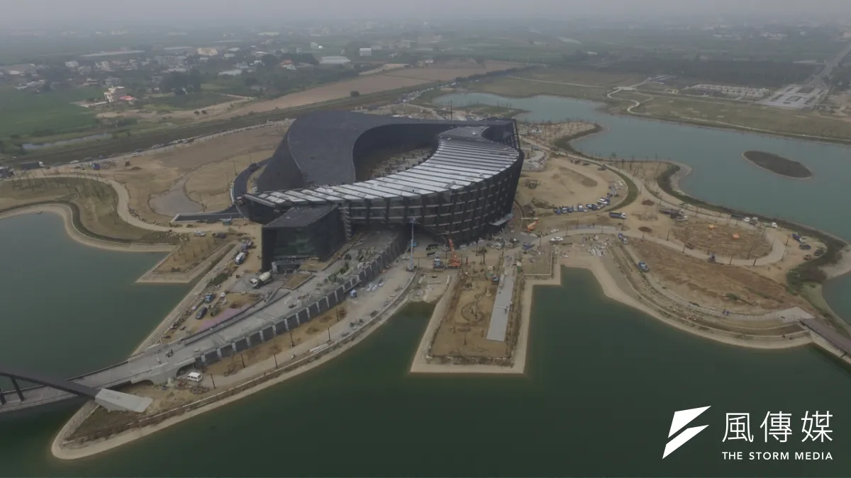 馬英九愛台十二建設之一的故宮南院,追趕進度中。(內部人員提供)