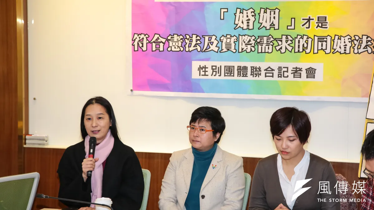 作者認為,部分保守派民眾不滿表示「蔡英文不尊重公投結果」,但其實,這正就是公投的結果阿,與其氣憤難平,不如回想自己去年投下了什麼吧。圖為婦女新知基金會召開「期待蘇貞昌院長堅守748的憲法防線:『婚姻』才是符合憲法及實際需求的通婚法案」記者會。(資料照,顏麟宇攝)