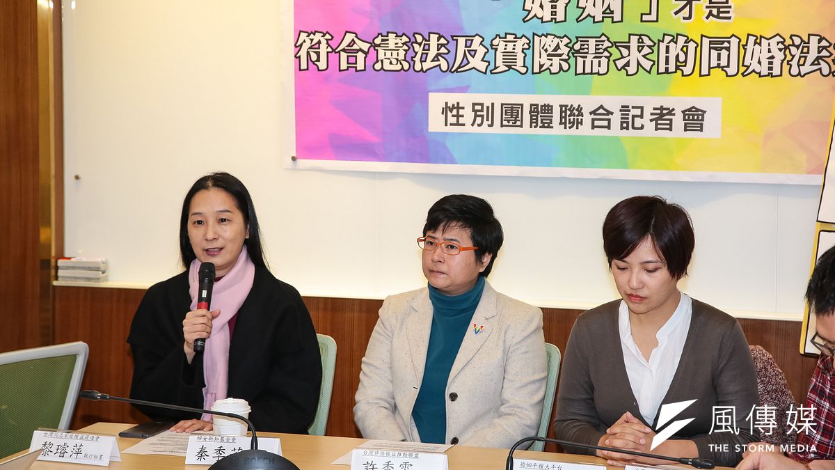 作者認為,部分保守派民眾不滿表示「蔡英文不尊重公投結果」,但其實,這正就是公投的結果阿,與其氣憤難平,不如回想自己去年投下了什麼吧。圖為婦女新知基金會召開「期待蘇貞昌院長堅守748的憲法防線:『婚姻』才是符合憲法及實際需求的通婚法案」記者會。(資料照,顏麟宇攝) 作者認為,部分保守派民眾不滿表示「蔡英文不尊重公投結果」,但其實,這正就是公投的結果阿,與其氣憤難平,不如回想自己去年投下了什麼吧。圖為婦女新知基金會召開「期待蘇貞昌院長堅守748的憲法防線:『婚姻』才是符合憲法及實際需求的通婚法案」記者會。(資料照,顏麟宇攝)