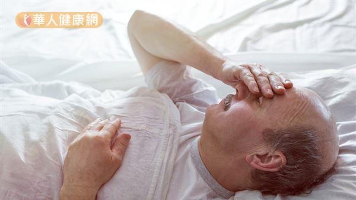 衛福部今(19)日公布去年度國人10大死因,其中癌症(惡性腫瘤)已連續35年高居國人10大死因之首,去年共4萬7760人死於癌症,再創史上新高,死亡率前三高的癌症分別是肺癌、肝癌和直腸癌,其中肺癌已連7年死亡率居首。(資料照 取自華人健康網) 衛福部今(19)日公布去年度國人10大死因,其中癌症(惡性腫瘤)已連續35年高居國人10大死因之首,去年共4萬7760人死於癌症,再創史上新高,死亡率前三高的癌症分別是肺癌、肝癌和直腸癌,其中肺癌已連7年死亡率居首。(資料照 取自華人健康網)