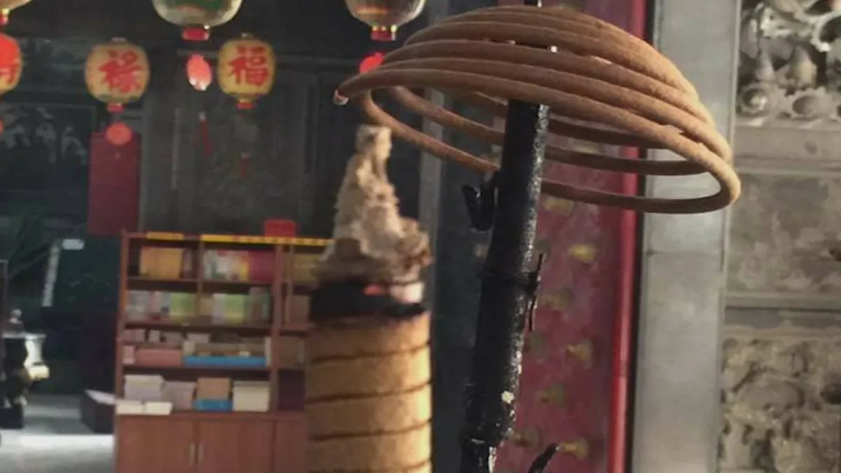 獨家/神跡出現! 西港慶安宮香柱現福德正神
