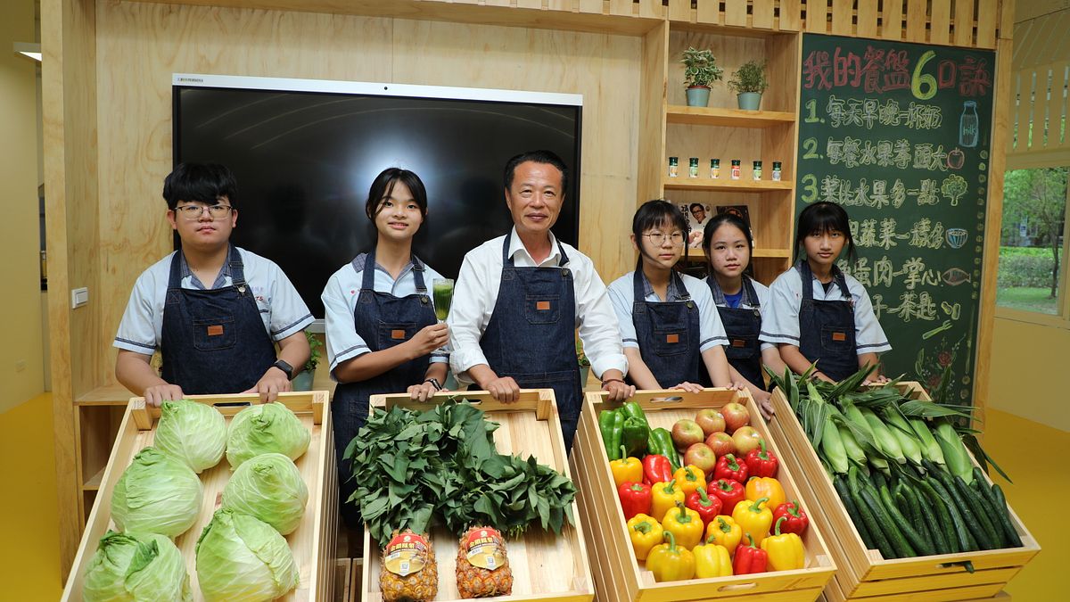 設計感導入烹飪教室!新港國中「食藝埕」揭牌啟用。(圖/嘉義縣政府提供) 設計感導入烹飪教室!新港國中「食藝埕」揭牌啟用。(圖/嘉義縣政府提供)