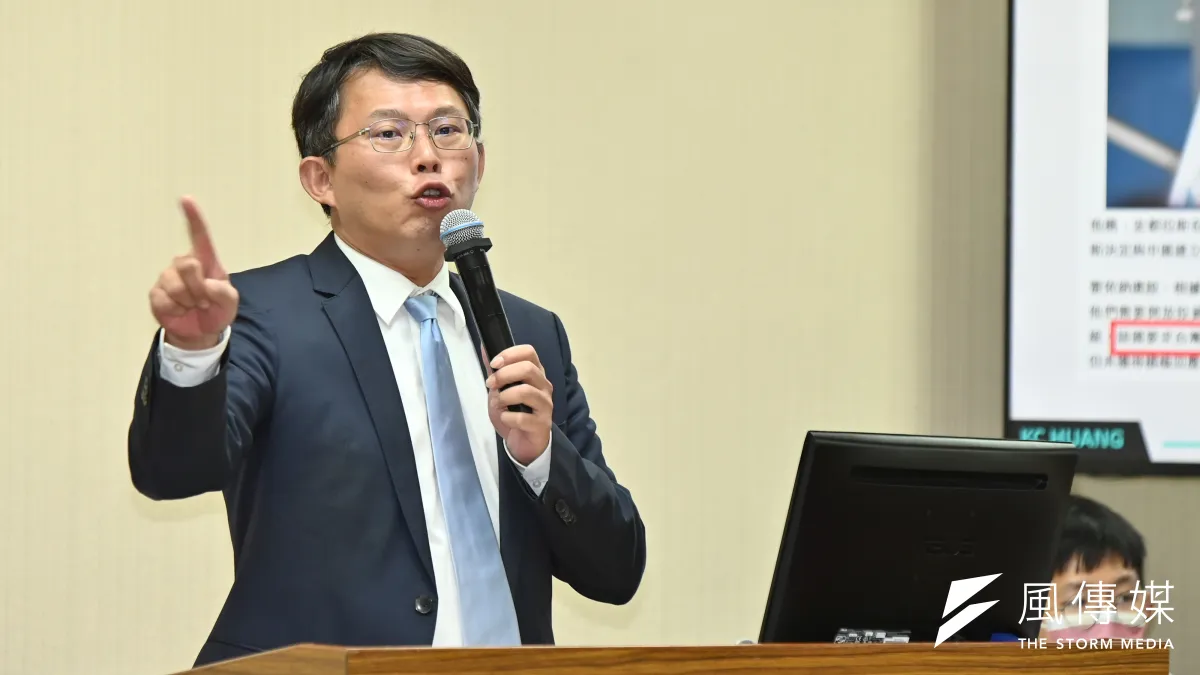 民眾黨立委黃國昌15日赴立法院外交及國防委員會質詢外交部部長吳釗燮。(陳昱凱攝)