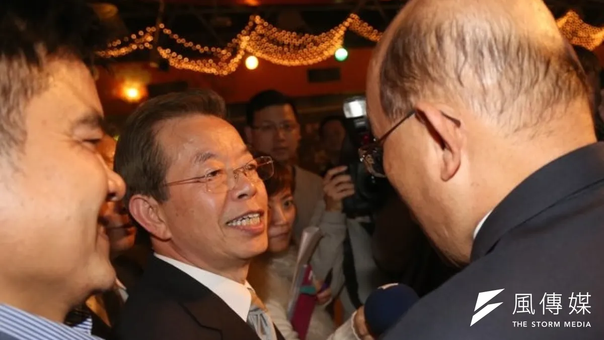 民進黨黨主席蘇貞昌與謝長廷為了台北市長提名時間早或晚,這兩天數度對上。(吳逸驊攝)