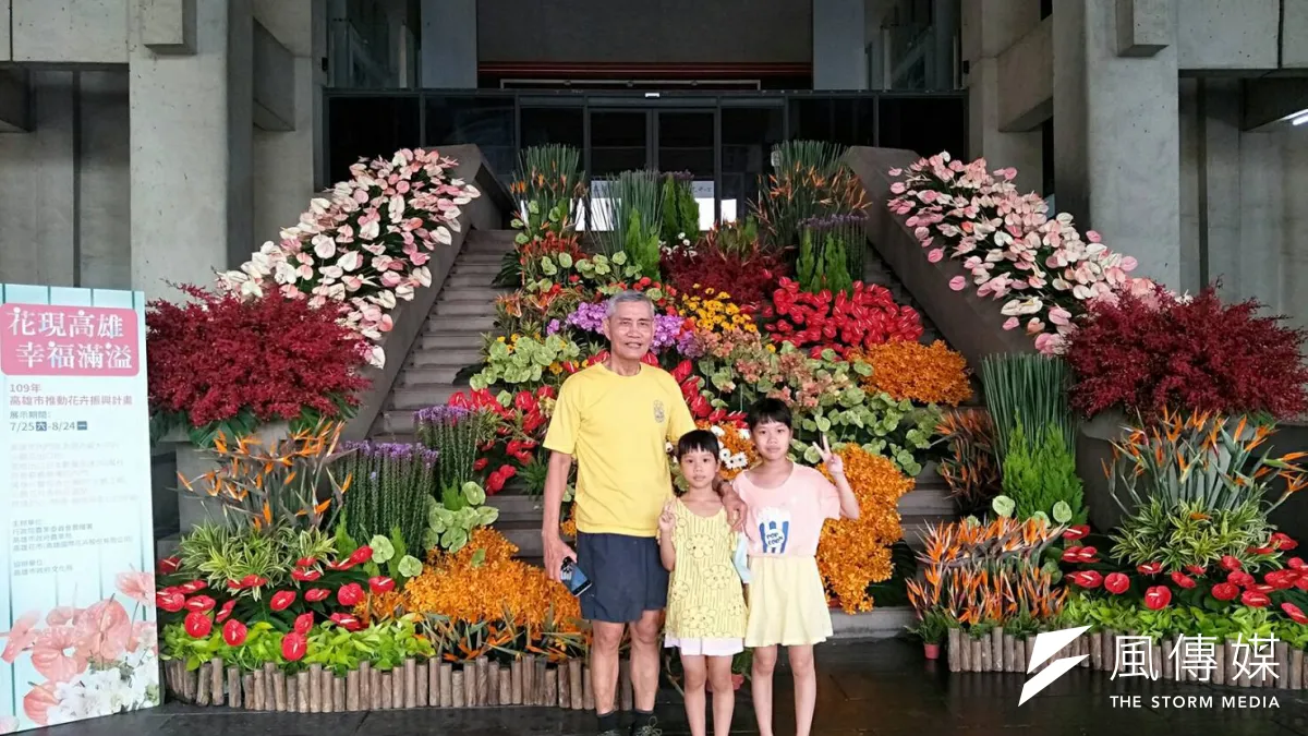 高市府農業局推出兩波火鶴大型裝置藝術振興火鶴產業發展。(圖/徐炳文攝)