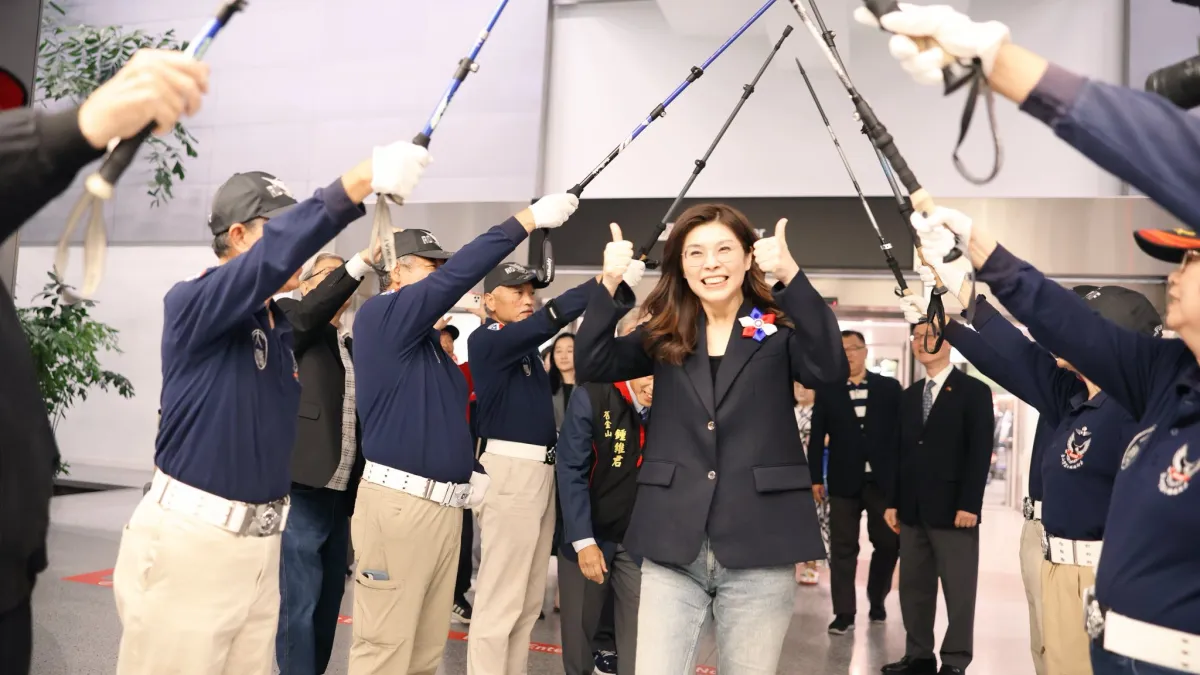 國民黨鄭麗文率領的訪美團抵達舊金山,受到美西僑界熱情迎接。(翻攝鄭麗文臉書)