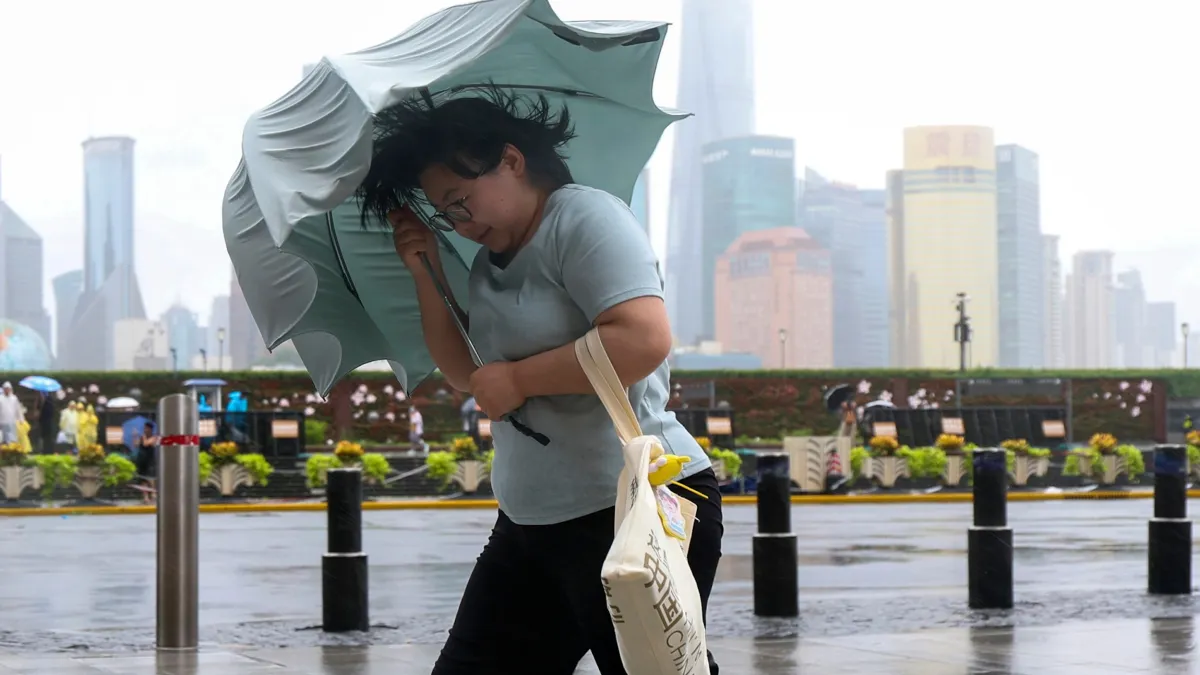 台風18号(ソウデル)は27~28日に台湾へ最も接近する見込み。呉徳栄氏は、台湾の分類で「中度台風」の勢力を保ったまま北部海上を通過すると予測している。写真はイメージ。(写真/AP通信)