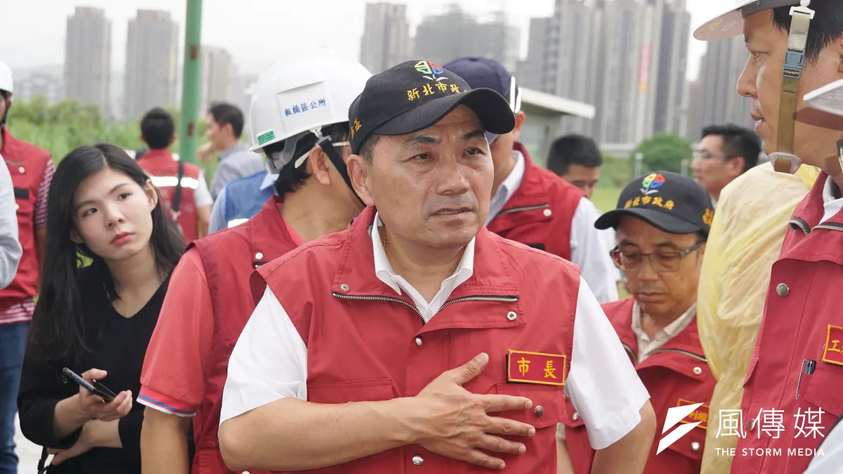 新北市長侯友宜2日表示,新北市轄內管理的人行與車行橋梁共有1315座,將在3個月內全面檢查,至於斜張、鋼拱與纜索橋梁共16座,將在3個星期內全面檢查完畢,確保橋梁安全。(資料照,盧逸峰攝)