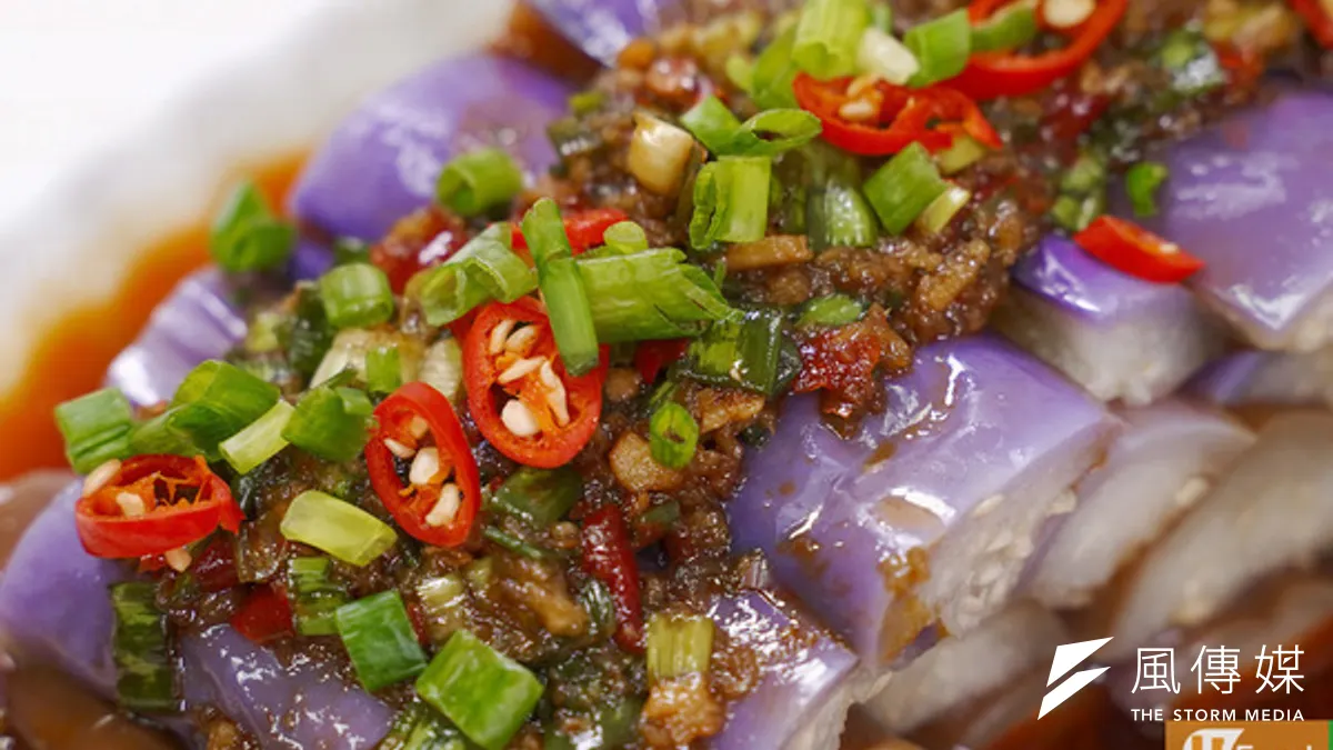 天氣悶熱做涼拌小菜就最開胃!這次整一道中式涼拌茄子食譜,還有涼拌茄子不變色小秘訣,做法零失敗2步簡單完成。(圖/U lifestyle提供) 天氣悶熱做涼拌小菜就最開胃!這次整一道中式涼拌茄子食譜,還有涼拌茄子不變色小秘訣,做法零失敗2步簡單完成。(圖/U lifestyle提供)