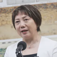 民進黨團書記長范雲(見圖)今日表示,徐佳青已經承認錯誤,民進黨團的立場就是該怎麼處理就處理,該罰款就罰款。(柯承惠攝) 民進黨團書記長范雲(見圖)今日表示,徐佳青已經承認錯誤,民進黨團的立場就是該怎麼處理就處理,該罰款就罰款。(柯承惠攝)