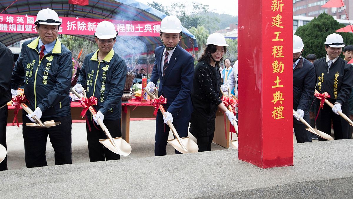 走過一甲子的新竹市培英國中,13日舉行校舍拆除重建動土典禮。(圖/新竹市政府提供) 走過一甲子的新竹市培英國中,13日舉行校舍拆除重建動土典禮。(圖/新竹市政府提供)