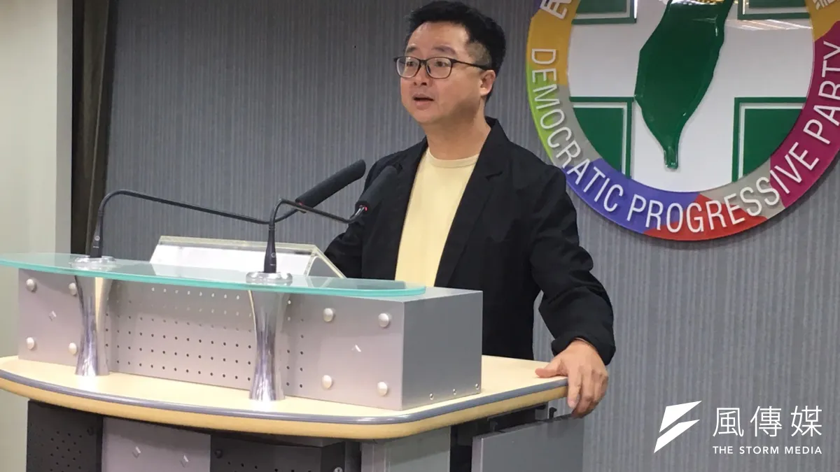 民進黨總統初選提名五人小組今日下午舉行第一次會議,民進黨秘書長羅文嘉會後轉述會議結論。(顏振凱攝)