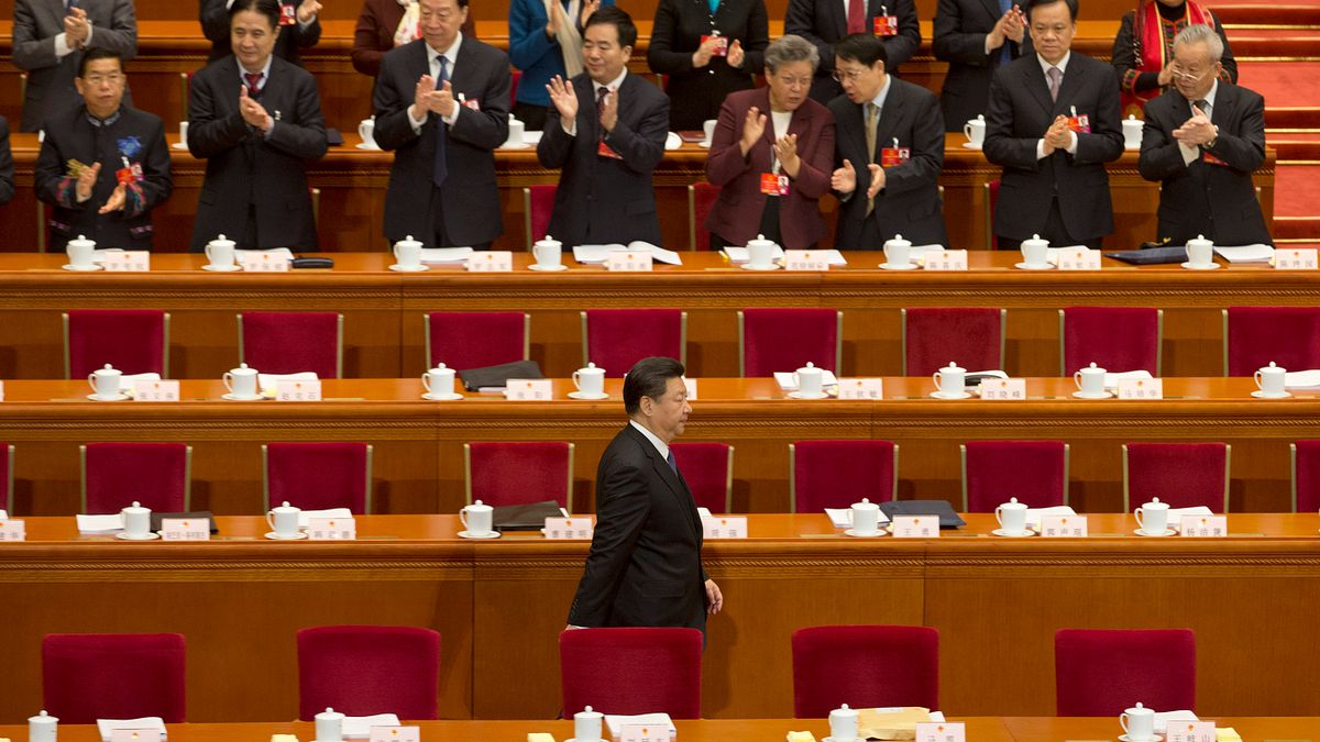 中國12屆全國人民代表大會第四次會議5日在北京人民大會堂揭幕,總理李克強進行報告。(美聯社) 中國12屆全國人民代表大會第四次會議5日在北京人民大會堂揭幕,總理李克強進行報告。(美聯社)