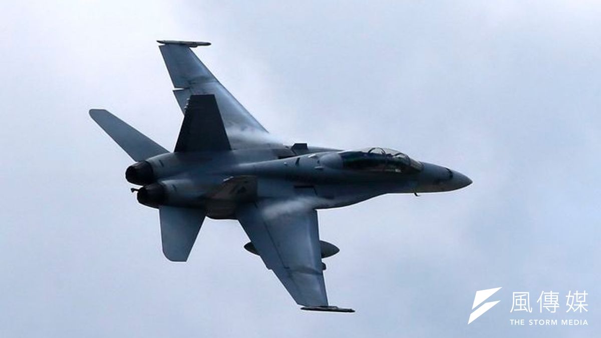 美軍F/A-18戰機轟炸伊拉克極端組織「伊斯蘭國」火砲陣地。(美聯社) 美軍F/A-18戰機轟炸伊拉克極端組織「伊斯蘭國」火砲陣地。(美聯社)