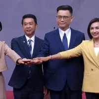 民進黨高雄市長初選進入倒數,林岱樺(由左至右)、許智傑、賴瑞隆、邱議瑩4人積極角逐提名。(取自民主進步黨Youtube) 民進黨高雄市長初選進入倒數,林岱樺(由左至右)、許智傑、賴瑞隆、邱議瑩4人積極角逐提名。(取自民主進步黨Youtube)