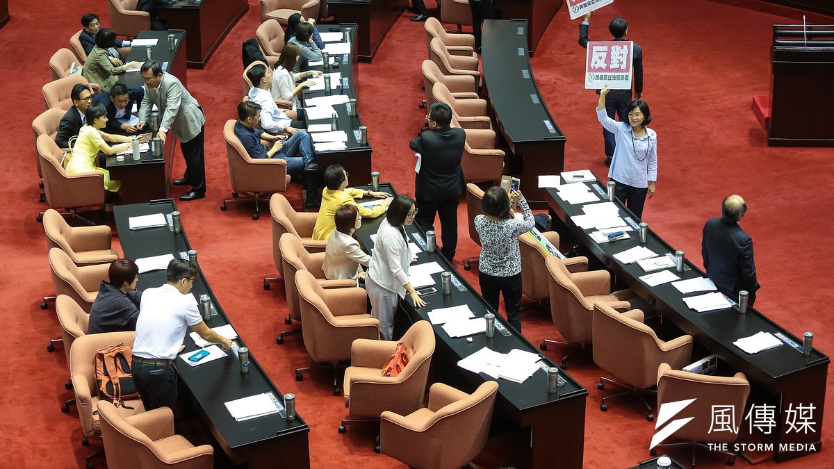 立法院國民兩黨5日繼續進行表決大戰。(顏麟宇攝) 立法院國民兩黨5日繼續進行表決大戰。(顏麟宇攝)