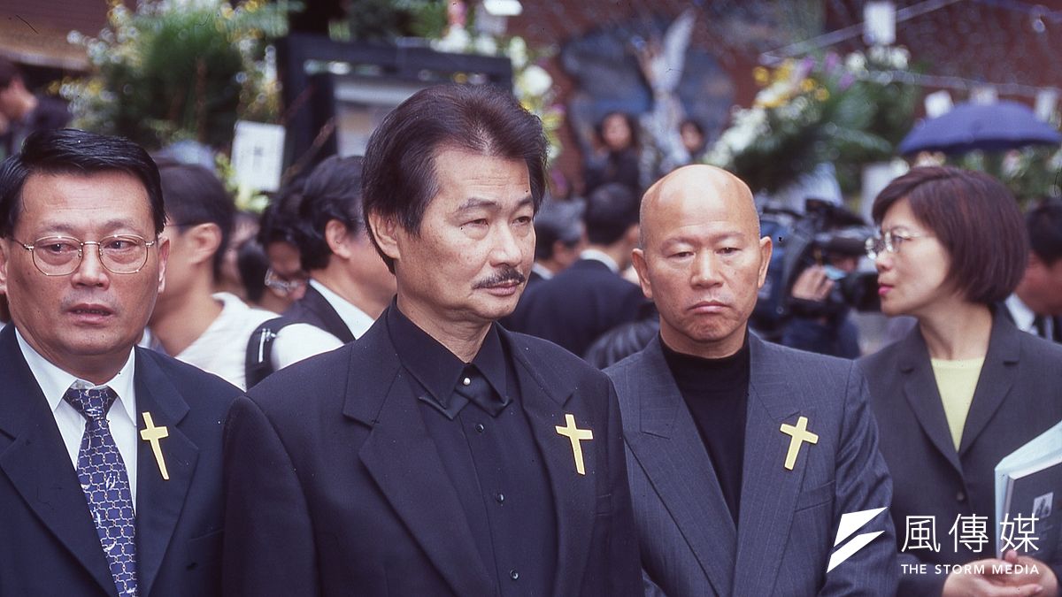 施明德(左二)、許信良(右二)1996年領導在野勢力連合進行「二月政改」。(新新聞資料照) 施明德(左二)、許信良(右二)1996年領導在野勢力連合進行「二月政改」。(新新聞資料照)