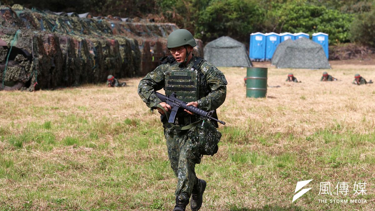 立法院預算中心報告指出,國軍主要戰力的志願役人力嚴重拉警報,「志願役」都變成「不願意」,寧可賠錢退役的人數日增。(蘇仲泓攝) 立法院預算中心報告指出,國軍主要戰力的志願役人力嚴重拉警報,「志願役」都變成「不願意」,寧可賠錢退役的人數日增。(蘇仲泓攝)