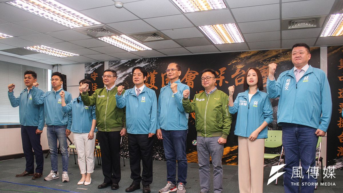 民進黨黨部25日召開「護國保台助選團暨發言人公布記者會」。(蔡親傑攝) 民進黨黨部25日召開「護國保台助選團暨發言人公布記者會」。(蔡親傑攝)