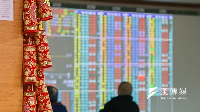 國泰金控點出3大利多因素,可望支撐台股今年實現10%的成長動能,建議投資人採取「科技為主、金融為輔」的配置策略,迎戰金蛇年。(陳明仁攝)