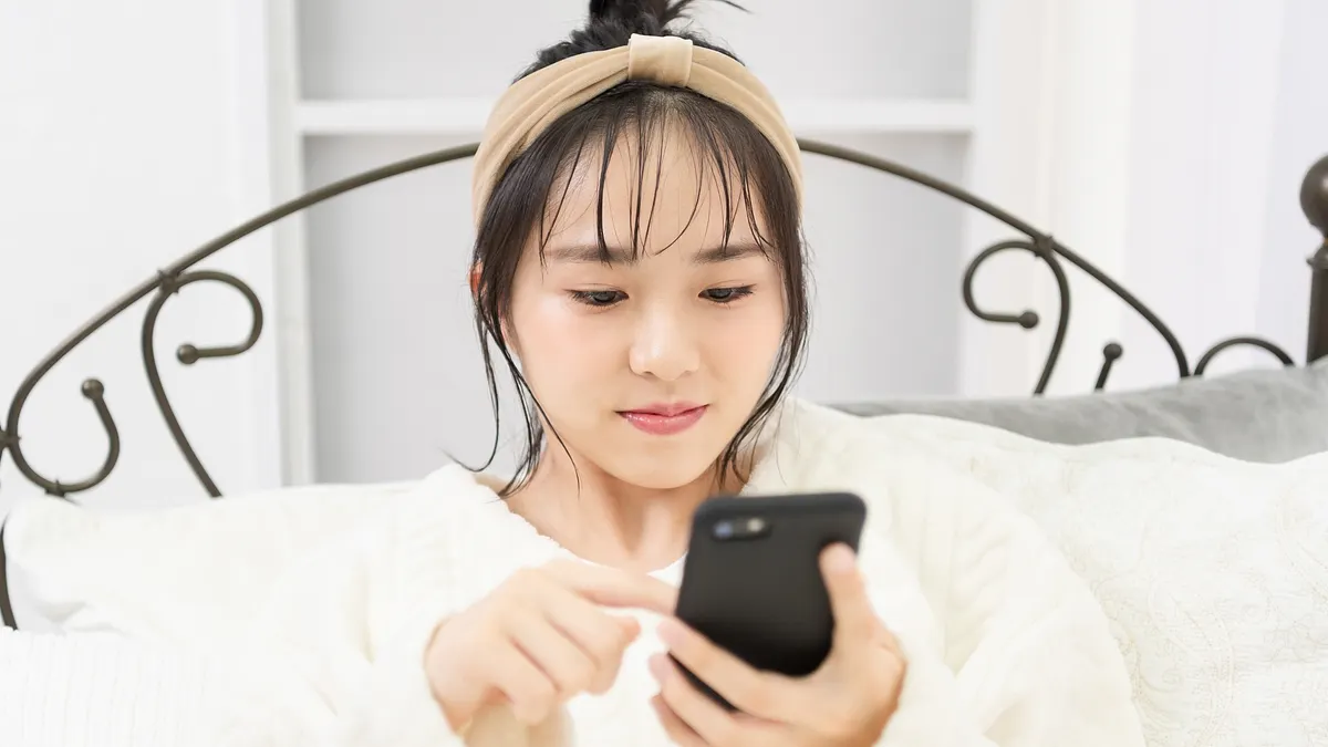 中國近年崛起微短劇產業,推估整體市場規模可在2027年達到856.5億元,究竟會對娛樂產業帶來怎樣的衝擊與翻轉?(示意圖/取自PhotoAC)