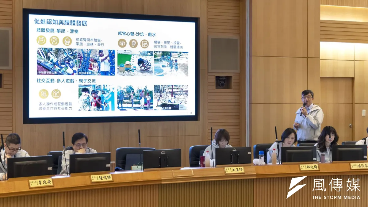 農業局局長諶錫輝進行專題報告。(圖/李梅瑛攝)