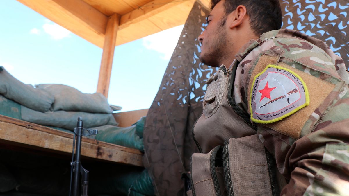 2019年,敘利亞北部,被美國遺棄的庫德族戰士(AP) 2019年,敘利亞北部,被美國遺棄的庫德族戰士(AP)