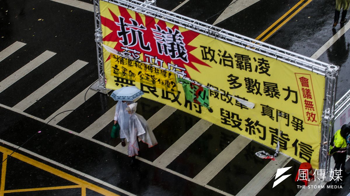 作者指出,今日台灣到處充斥著「民窮、民白、民粹」所謂的新三民主義,政府各項重大施政均以選票考量,似乎已經找不到當年那種恰到好處、合乎自然的「正義」。(資料照,陳明仁攝) 作者指出,今日台灣到處充斥著「民窮、民白、民粹」所謂的新三民主義,政府各項重大施政均以選票考量,似乎已經找不到當年那種恰到好處、合乎自然的「正義」。(資料照,陳明仁攝)