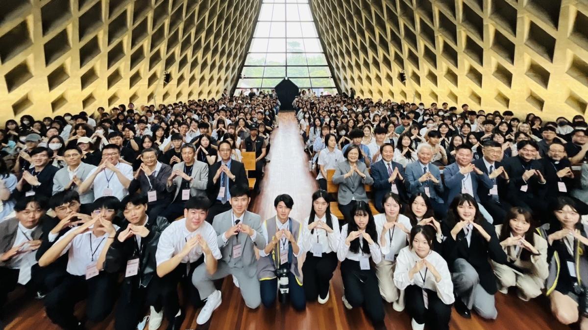 蔡英文東海演講強調台灣站上地緣政治核心成為全球焦點 勉青年找到屬於自己的人生里程碑