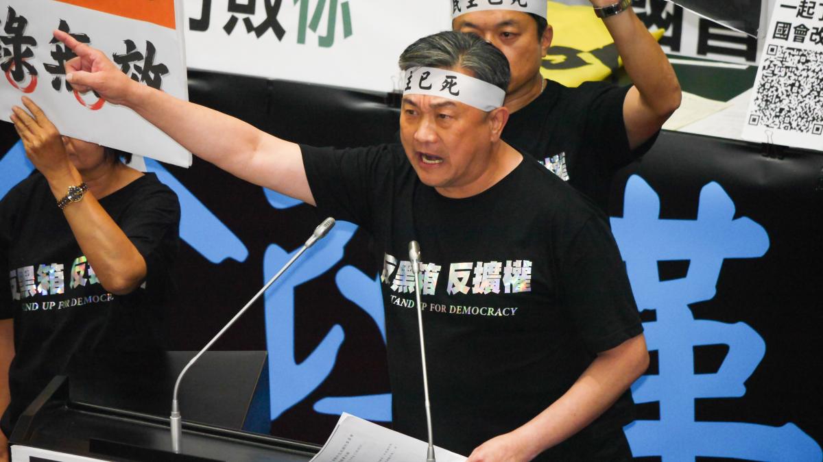 吳典蓉專欄:王定宇兩頭賺?