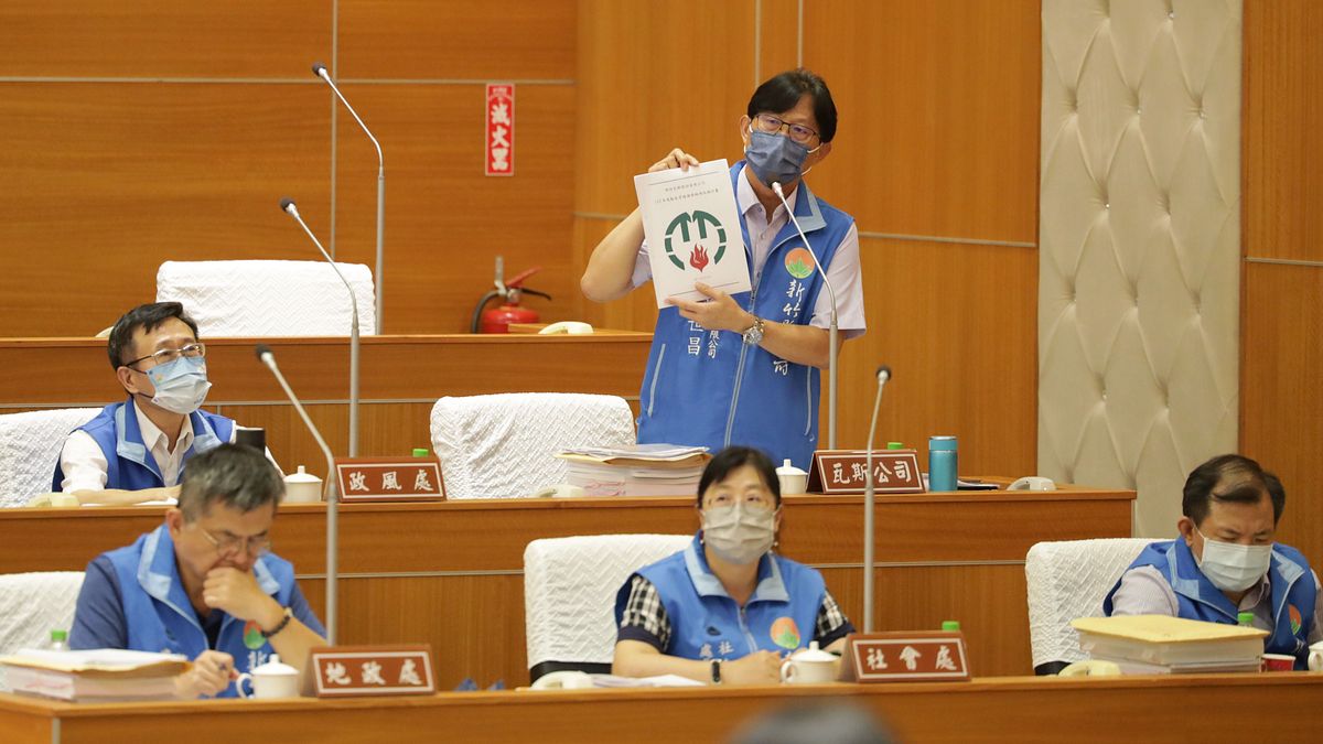 新竹瓦斯公司總座邱世昌5日在縣議會答詢時指出,新竹市汰換進度較慢,因前市長林智堅認為汰換管線會對交通和市容造成影響,因此核准案件少。(圖/新竹縣政府提供) 新竹瓦斯公司總座邱世昌5日在縣議會答詢時指出,新竹市汰換進度較慢,因前市長林智堅認為汰換管線會對交通和市容造成影響,因此核准案件少。(圖/新竹縣政府提供)