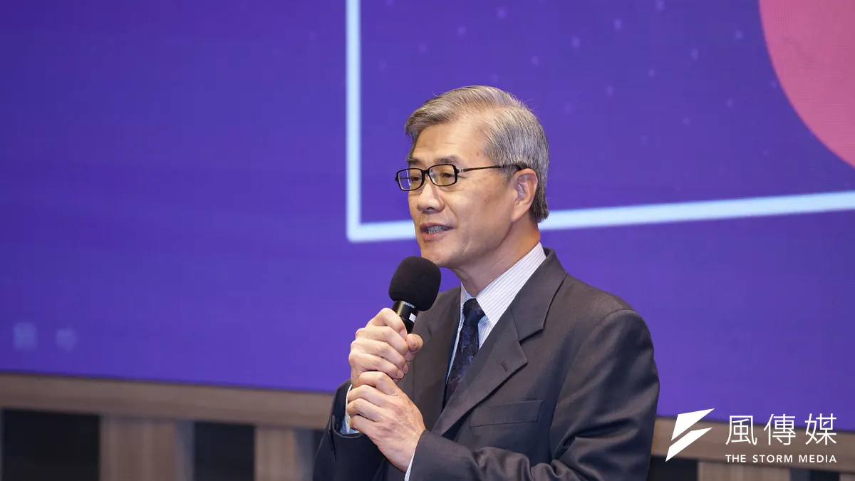 金管會24日決議放寬上市櫃門檻,申請掛牌企業除了可以排除疫情期間虧損年度之外,科技、文創事業申請上市,未來將只看最近1季財報。圖為金管會主委黃天牧。(資料照,盧逸峰攝)