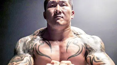 「館長」陳之漢與段宜康隔空互嗆,作者認為,段宜康不重要,他只是許多民進黨黨員和支持者的縮影;陳之漢也不重要,他只是台灣社會普遍不滿民進黨政府的發聲筒。(飆捍@facebook)