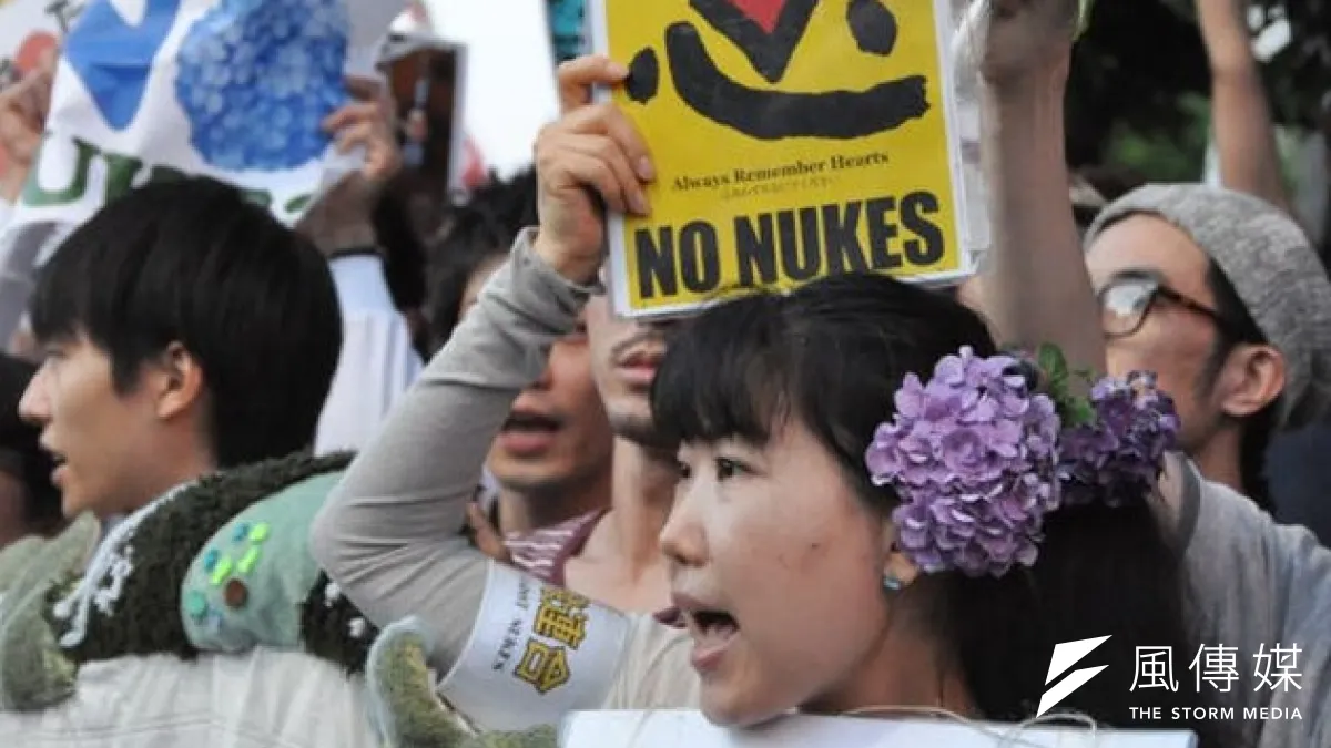 2012年7月發生在東京街頭的反核「紫陽花革命」。(取自網路)