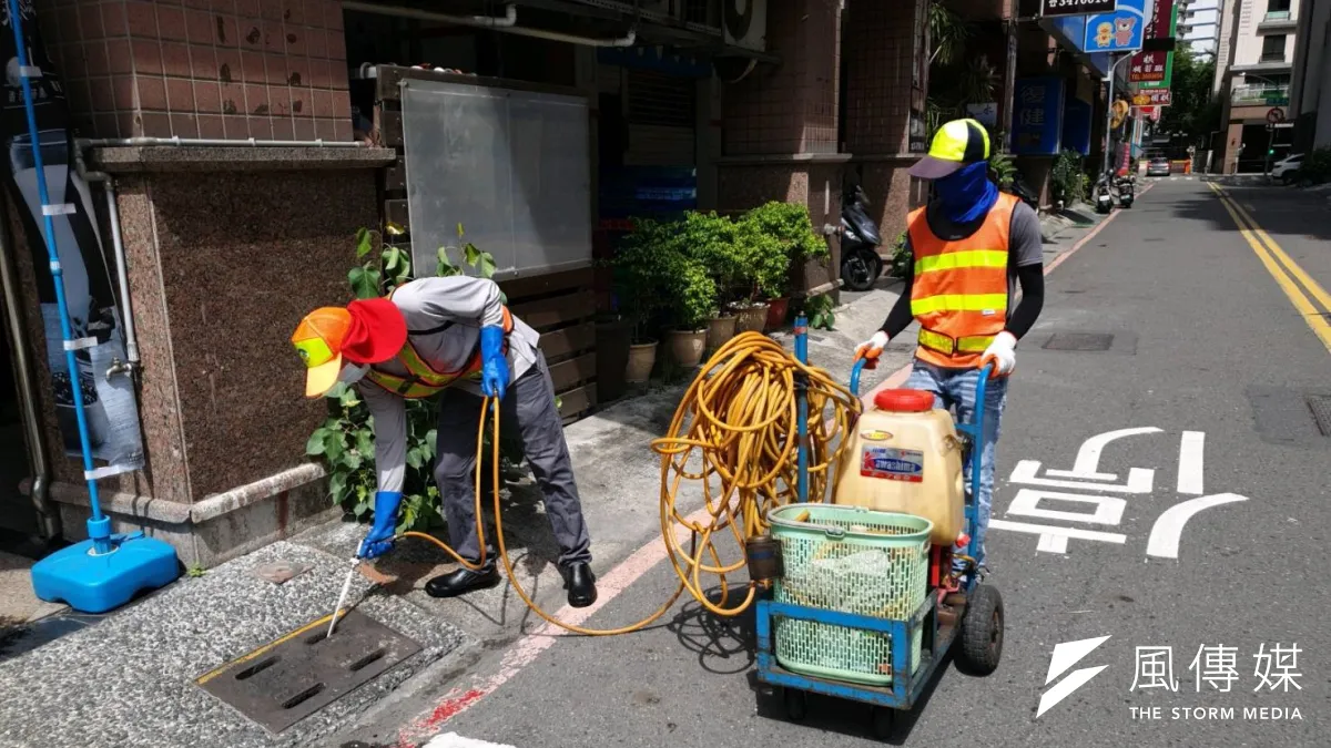高雄市清潔隊員招考,清潔隊員編制3251人,本次甄試比照其他縣市,將工作機會優先留給在地民眾。(圖/徐炳文攝)