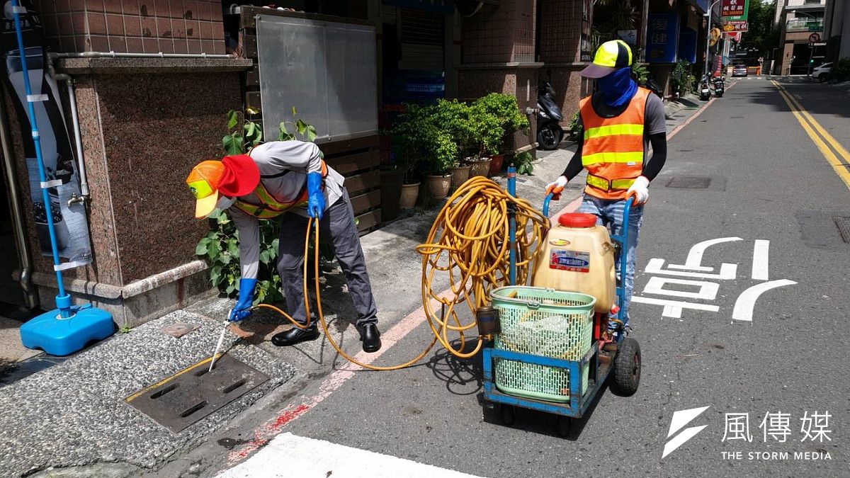 高雄市清潔隊員招考,清潔隊員編制3251人,本次甄試比照其他縣市,將工作機會優先留給在地民眾。(圖/徐炳文攝) 高雄市清潔隊員招考,清潔隊員編制3251人,本次甄試比照其他縣市,將工作機會優先留給在地民眾。(圖/徐炳文攝)