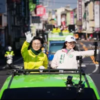 立委林岱樺於仁武服務處啟動車隊誓師行動,展開「踏遍高雄千街萬巷」的行程。(圖/林岱樺服務處提供) 立委林岱樺於仁武服務處啟動車隊誓師行動,展開「踏遍高雄千街萬巷」的行程。(圖/林岱樺服務處提供)