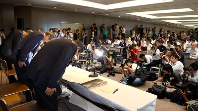 東芝爆出假帳醜聞,三代社長一同道歉辭職。(美聯社)