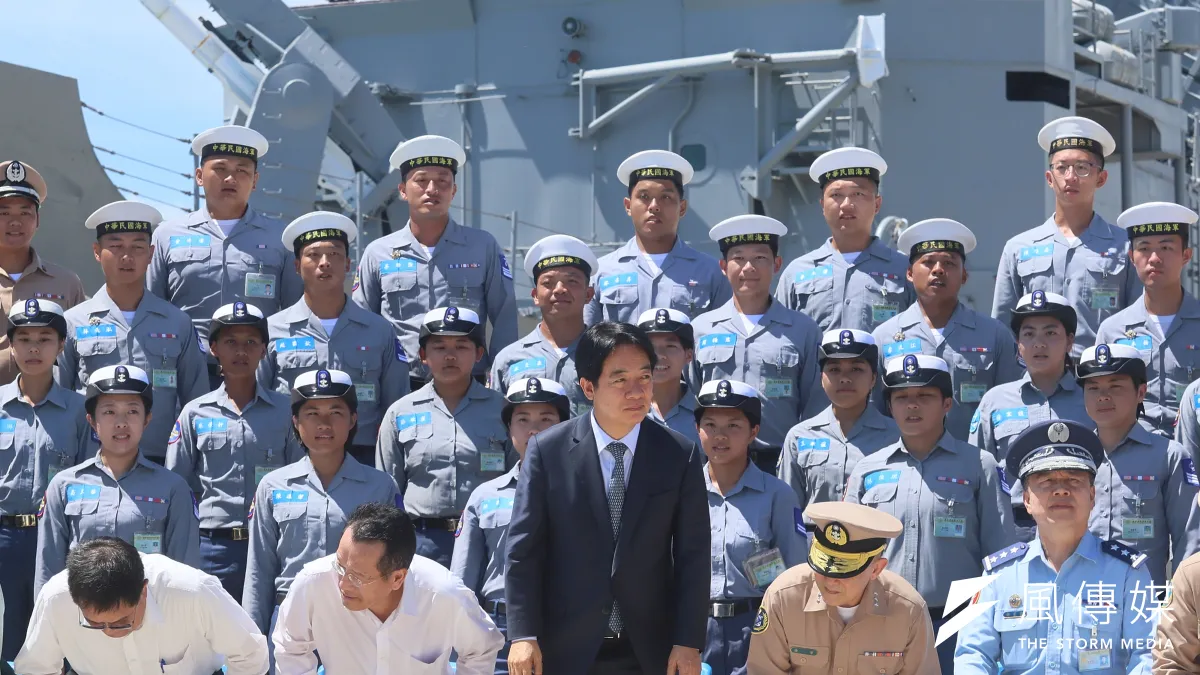 陸委會查獲1名海軍人員、1名海巡上兵持有大陸身分證。圖為總統賴清德先前勗勉海軍艦隊官兵。(資料照,柯承惠攝)
