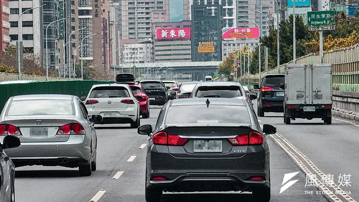 過年返鄉必讀!太晚出發恐受困車陣(資料照/洪煜勛攝)