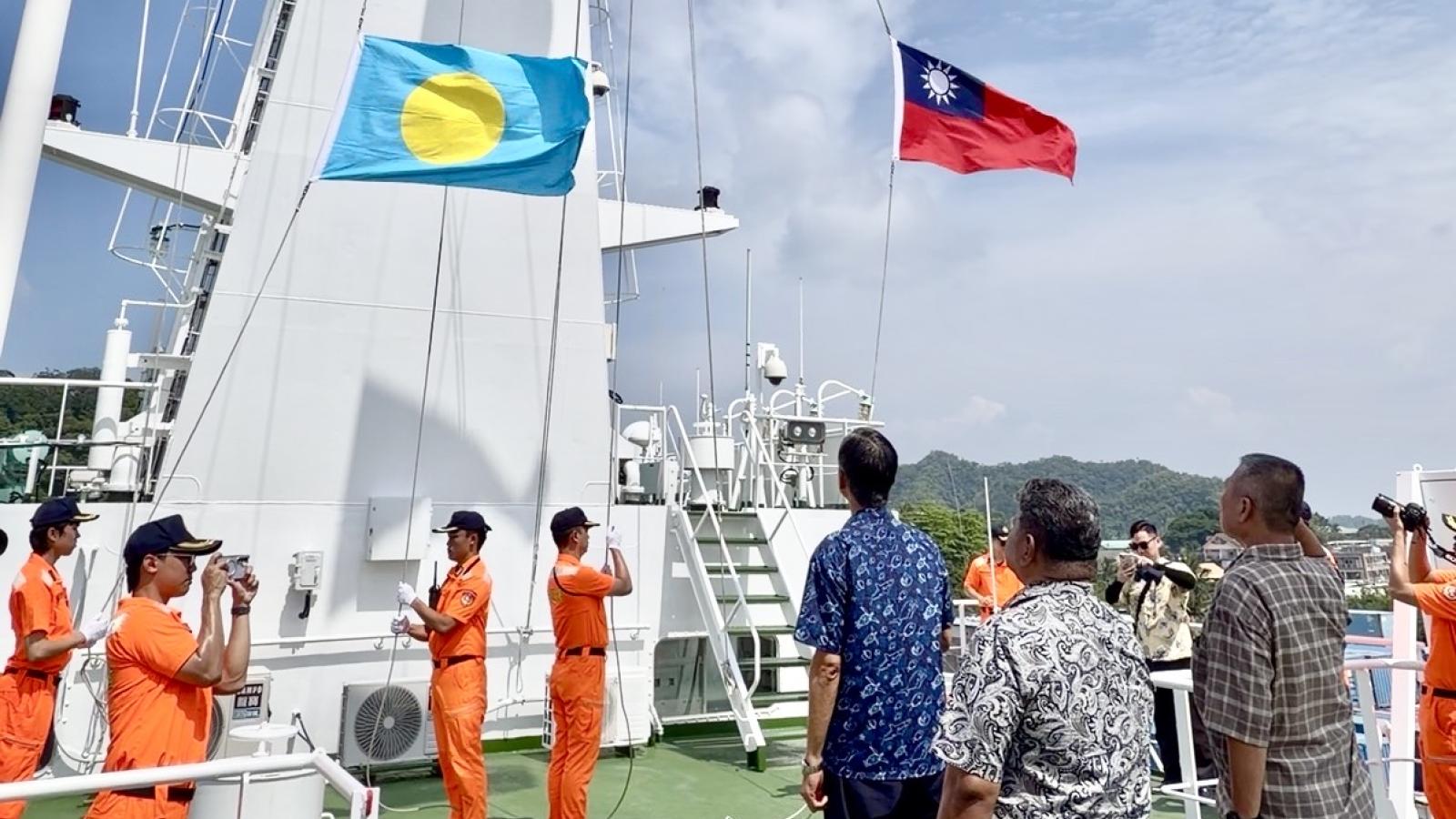 海巡署連2年派艦赴帛琉敦睦遠航 慶雙十國慶!嘉義艦舉行兩國聯合升旗典禮