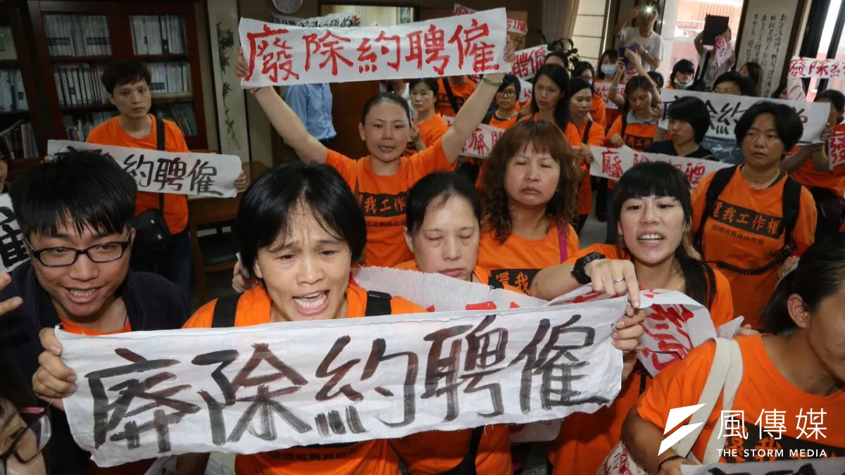 《風傳媒》攝影記者楊子磊在「平面類」以「國道收費員抗爭事件」入圍系列新聞攝影獎,是唯一雙項入圍的攝影記者。(資料照,楊子磊攝)