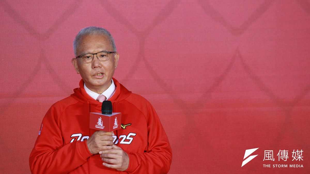 頂新和德文教基金會創辦人魏應充11日出席味全龍天母球場舉行開幕記者會。(方炳超攝) 頂新和德文教基金會創辦人魏應充11日出席味全龍天母球場舉行開幕記者會。(方炳超攝)