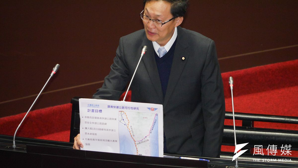 民進黨籍立委徐富癸27日針對高鐵南延屏東進行質詢。(蔡親傑攝) 民進黨籍立委徐富癸27日針對高鐵南延屏東進行質詢。(蔡親傑攝)