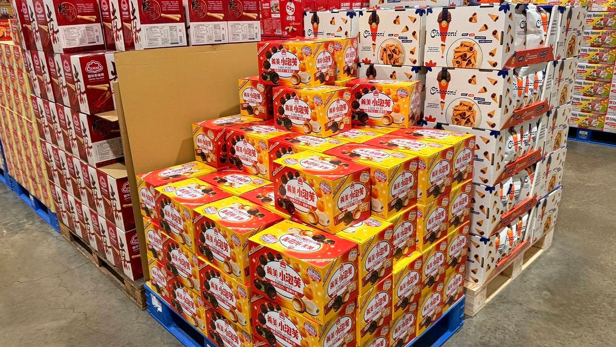 開工買拜拜品網友愛到好市多採買,零食種類不但多且包裝特別。(圖/翻攝自「Costco好市多 商品經驗老實說」臉書) 開工買拜拜品網友愛到好市多採買,零食種類不但多且包裝特別。(圖/翻攝自「Costco好市多 商品經驗老實說」臉書)