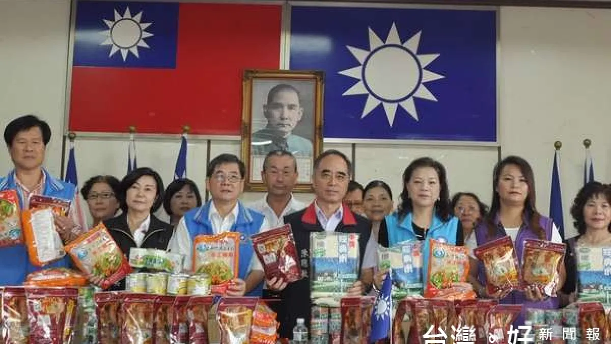 關懷低收入黨員 藍營黨務志工團秋節獻愛