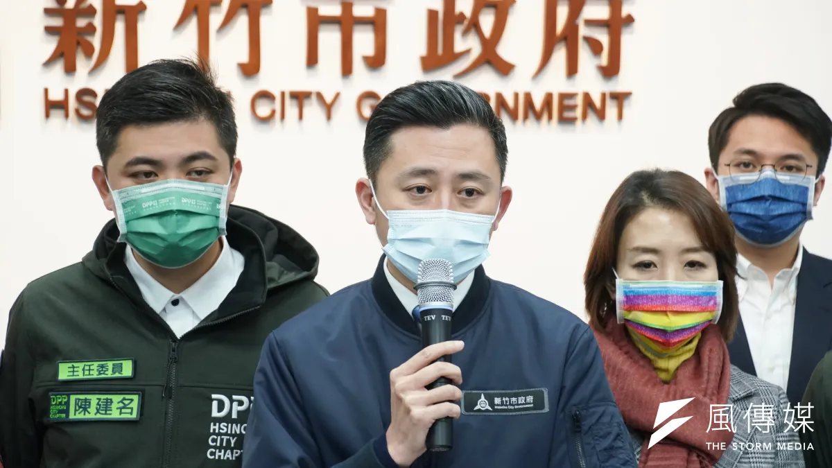 新竹市長林智堅(中)28日再度針對大新竹合併升格議題發表談話。(資料照,盧逸峰攝)