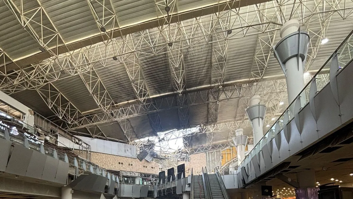 2026年6月4日科威特國際機場遭伊朗無人機襲擊。(取自臉書粉專Kuwait new live)